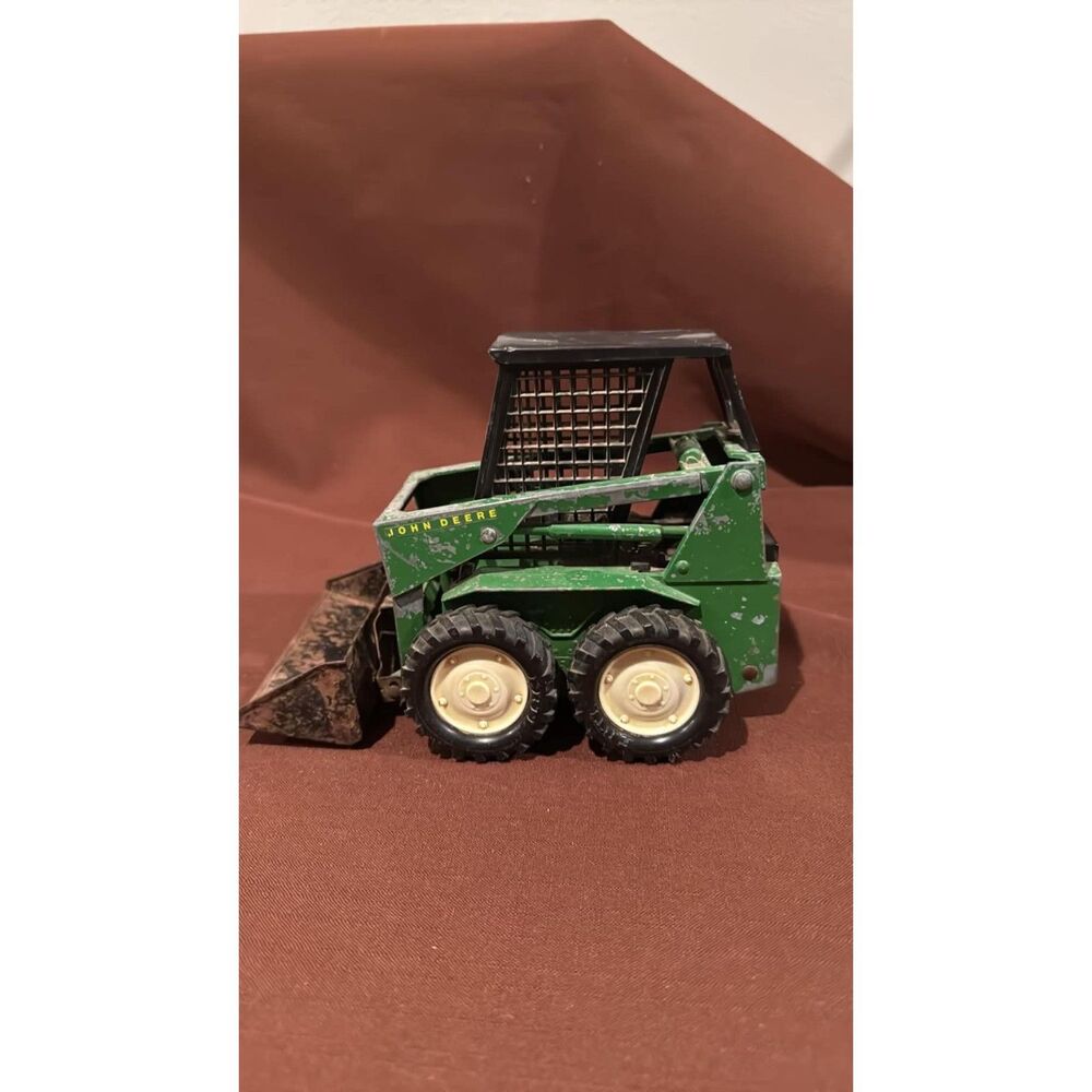 Ertl John Deere Skid Steer Loader Diecast Construction Toy